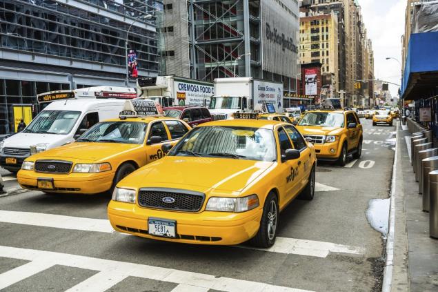 taxis-8th-avenue-new-york-city | NYCYellowCabTaxi.com